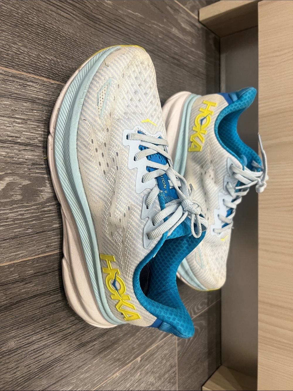 Hoka Clifton 9 Wide Women Ice Blue and Yellow Running Shoes Size 7.5, 39.5